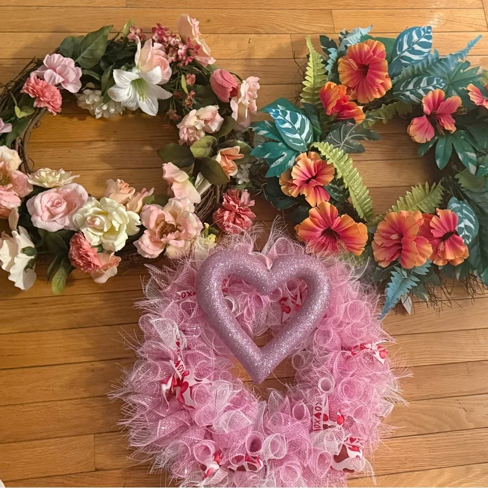Set of Three Decorative Floral Wreaths💙🩷🩵